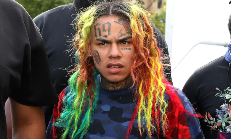 6ix9ine : le rappeur américain frappé par un terrible drame 6ix9ine : le rappeur américain frappé par un terrible drame | People MGZ
