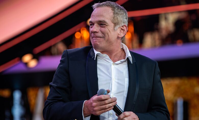 Garou : le chanteur québécois fait une révélation inattendue sur son nom d'artiste Garou : le chanteur québécois fait une révélation inattendue sur son nom d'artiste | People MGZ