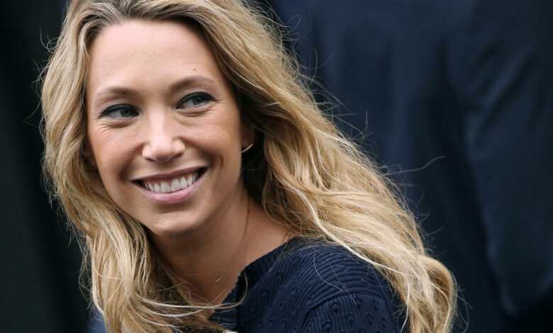 La silhouette de Laura Smet, maintenue par une activité qu'elle pratique régulièrement, lui permet de conserver son équilibre physique et mental La silhouette de Laura Smet, maintenue par une activité qu'elle pratique régulièrement, lui permet de conserver son équilibre physique et mental | People MGZ