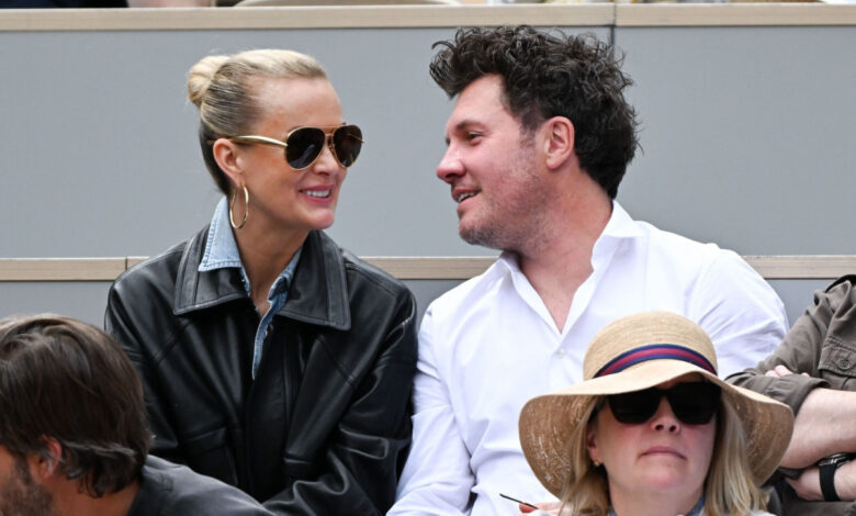 Laeticia Hallyday amoureuse d’un homme d’affaires bien plus âgé, qui est-il ? Laeticia Hallyday amoureuse d’un homme d’affaires bien plus âgé, qui est-il ? | People MGZ