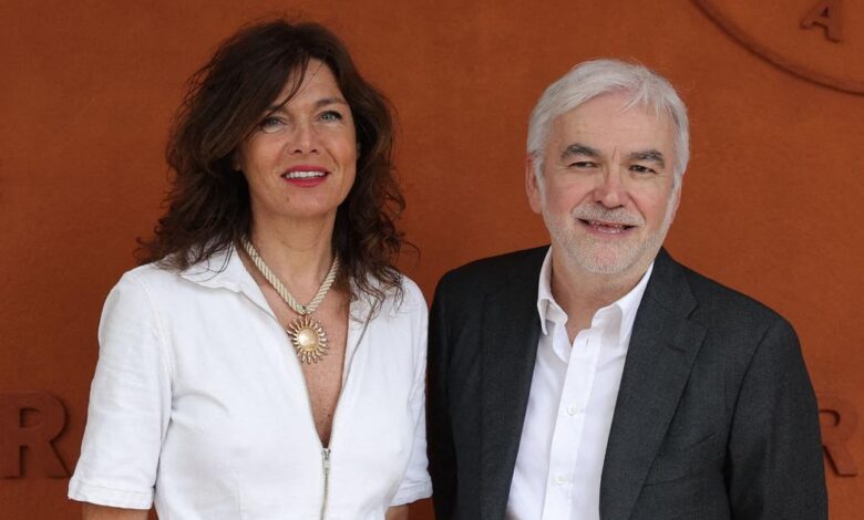 Pascal Praud et Catherine, sa compagne occupant des fonctions à hautes responsabilités, se sont retrouvés à un événement parisien prestigieux Pascal Praud et Catherine, sa compagne occupant des fonctions à hautes responsabilités, se sont retrouvés à un événement parisien prestigieux | People MGZ