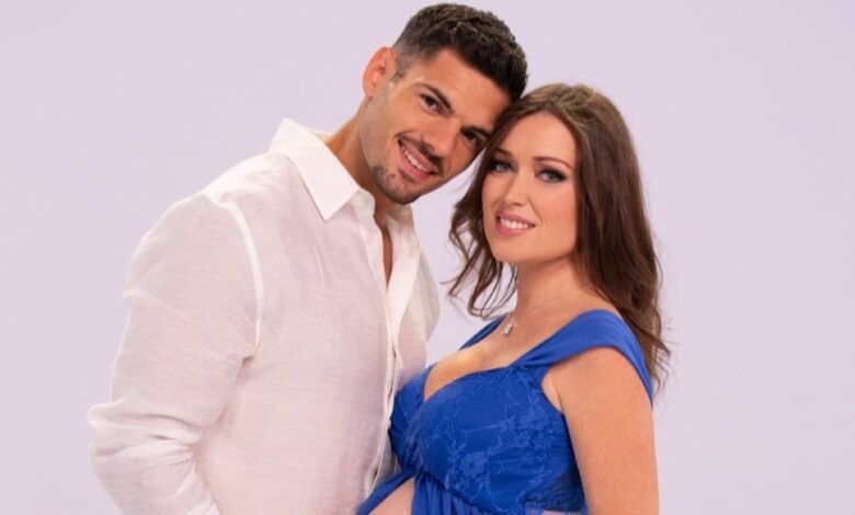 La vie de famille d'Elsa Esnoult : ses premiers Noël avec son fils Eden et ses projets de couple La vie de famille d'Elsa Esnoult : ses premiers Noël avec son fils Eden et ses projets de couple | People MGZ