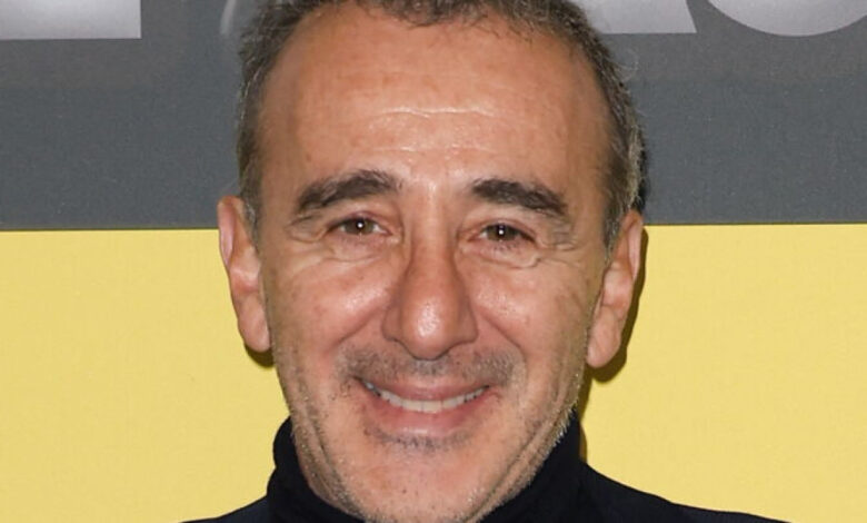 Elie Semoun se souvient d'une femme lui posant une question maladroite dans un train Elie Semoun se souvient d'une femme lui posant une question maladroite dans un train | People MGZ