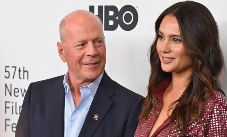 L'entourage de Bruce Willis critiqué pour sa conduite envers l'acteur L'entourage de Bruce Willis critiqué pour sa conduite envers l'acteur | People MGZ