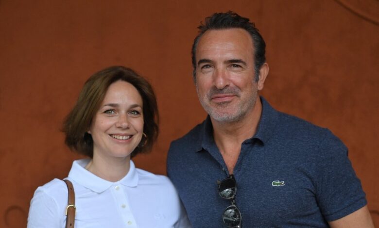 Jean Dujardin et Nathalie Péchalat : la remarque maladroite de Philippe Candeloro sur les sous-vêtements Jean Dujardin et Nathalie Péchalat : la remarque maladroite de Philippe Candeloro sur les sous-vêtements | People MGZ