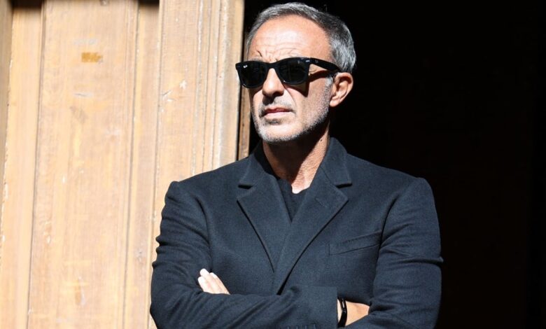 Nikos Aliagas rend hommage à celle qui l'a profondément marqué dans sa vie Nikos Aliagas rend hommage à celle qui l'a profondément marqué dans sa vie | People MGZ