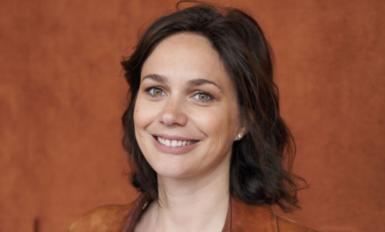 Nathalie Péchalat se confie sur sa vie de famille avec ses deux petites filles | People MGZ