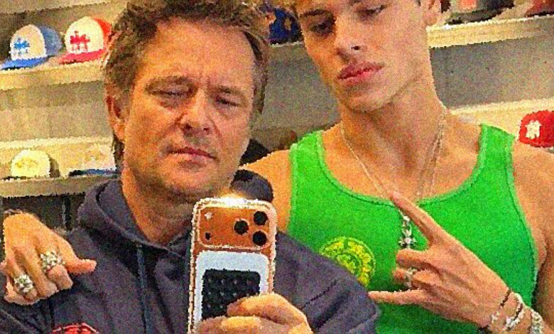 À 21 ans, Cameron Smet devient mannequin pour la fierté de ses parents À 21 ans, Cameron Smet devient mannequin pour la fierté de ses parents | People MGZ