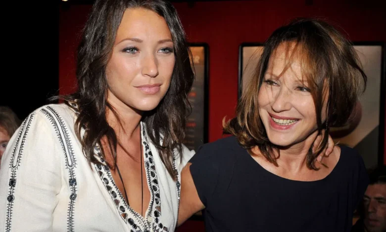Laura Smet : un projet retentissant après Nathalie Baye Laura Smet : un projet retentissant après Nathalie Baye | People MGZ