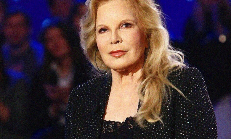 L'astuce ancestrale de Sylvie Vartan pour garder ses boucles sans utiliser de chaleur L'astuce ancestrale de Sylvie Vartan pour garder ses boucles sans utiliser de chaleur | People MGZ