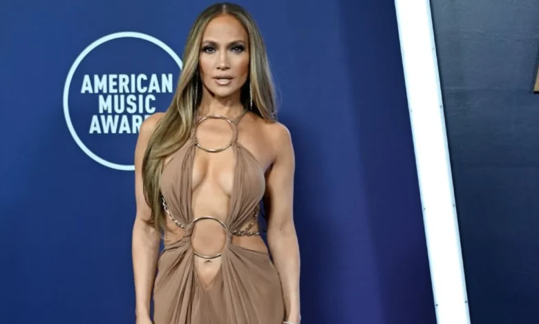 Jennifer Lopez, 56 ans : sa routine pour une silhouette athlétique Jennifer Lopez, 56 ans : sa routine pour une silhouette athlétique | People MGZ