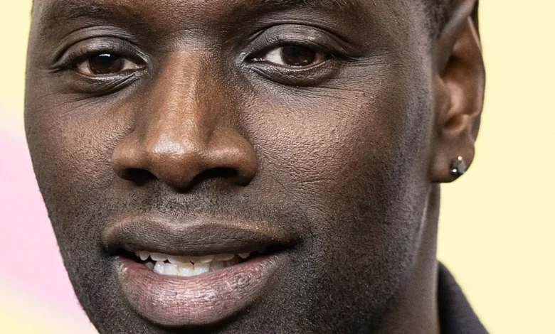 Omar Sy décroche un nouveau rôle et il s'associe à un grand nom de l'automobile ! Omar Sy décroche un nouveau rôle et il s'associe à un grand nom de l'automobile ! | People MGZ
