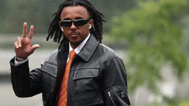 Jules Koundé lance sa marque de mode et ses créations s'arrachent à prix d'or ! Jules Koundé lance sa marque de mode et ses créations s'arrachent à prix d'or ! | People MGZ