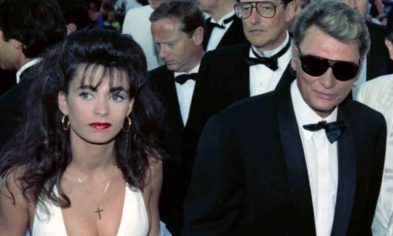 Adeline Blondieau accuse Johnny Hallyday de l'avoir abusée à 14 ans et elle pulvérise Amanda Sthers | People MGZ