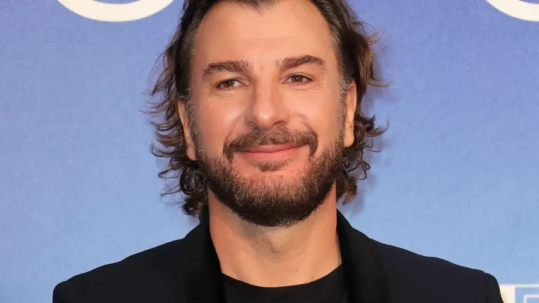 Michaël Youn a choisi un prénom très rare pour son fils et il est très original Michaël Youn a choisi un prénom très rare pour son fils et il est très original | People MGZ